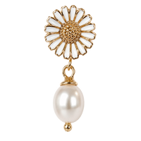 Marguerite Pearl charm 6 mm forgyldt sølv