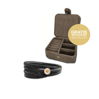 Classic læder m forgyldt Marguerite charm i smykkeæske